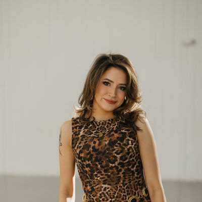 Portrait of Kim, a professional stylist at Western Blonde Salon, showcasing their expertise and style.
