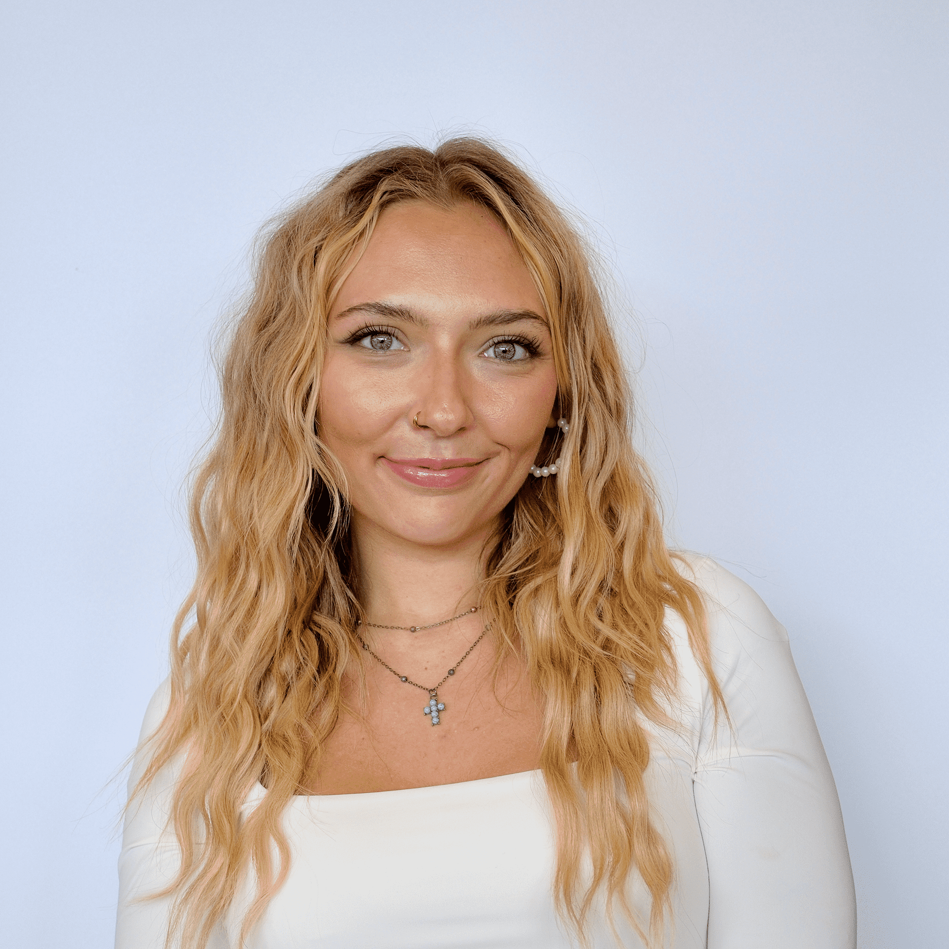 Portrait of Jesika, a professional stylist at Western Blonde Salon, showcasing their expertise and style.